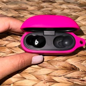 Beats ear buds ONLY THE LEFT EAR BUD is included EUC